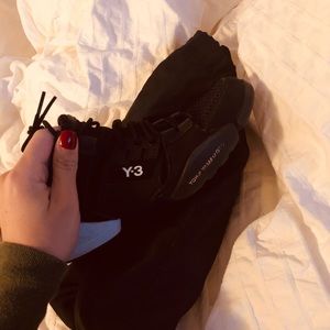 Y3 women sneakers.Size small, it can fit size 6-7